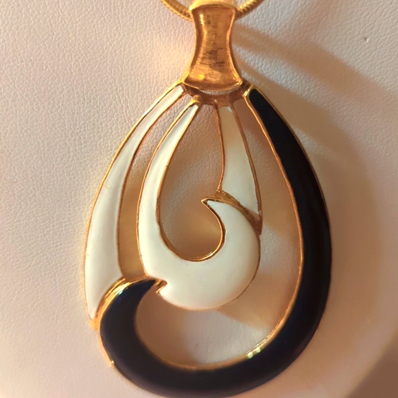 D&C Dolce and Cabbuana necklace - Picture 2 of 4